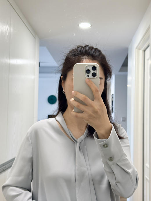 The*y同步 飘带V领纯色长袖衬衫【包邮+三天无理由退换】 商品图3