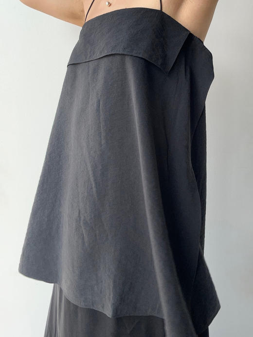 DONSEE10｜DS10SS2502-B 黑色垂褶质感吊带上衣 商品图3