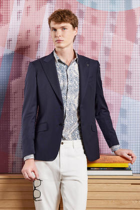  西装混搭，很有烟火气 