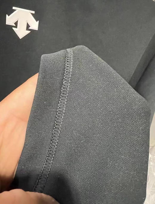 原单正品迪桑特 针织 运动圆领长袖
吊牌三标齐全
哑光黑 
尺码：M L XL XXL XXXL 商品图6