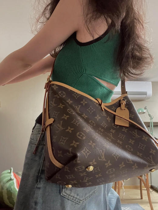 【驴家Carryall托特包】必须列入最爱包名单飞越背越香 随意感真的无敌，容量日常物品都装的下， 质感舒适 手感细腻，五金logo 肩带 特别是背出去逛街没有撞包那感觉是忒爽! 商品图1