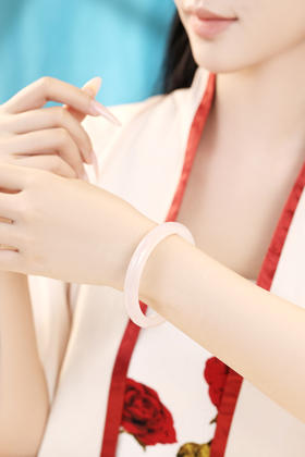 上新了·故宫手镯 | 精心挑选，把控好品质的天然玉石，今天只要199元起的价格，就能拥有一款好品质的玉石手镯！