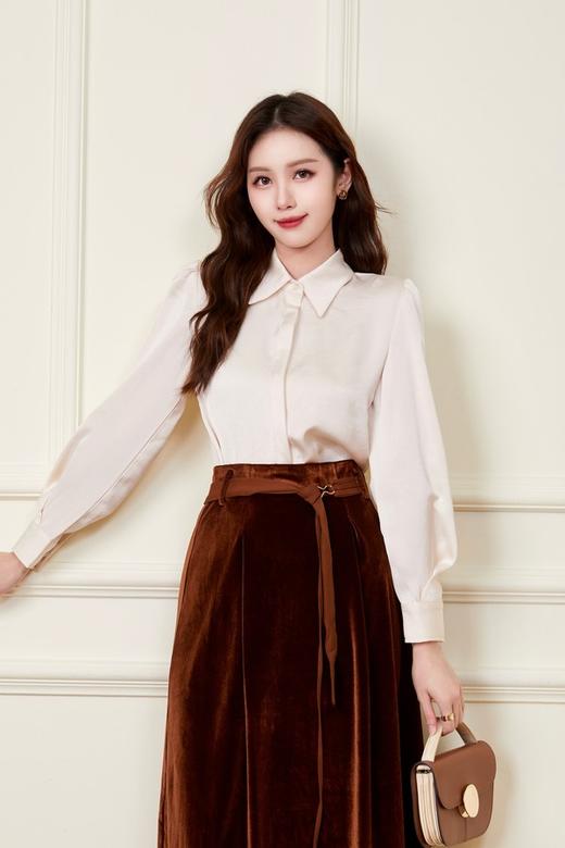 Le Malene 气质简约杏色光泽感缎面衬衣 19897 商品图0