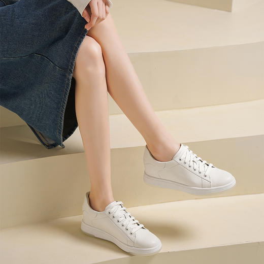 Safiya/索菲娅2025学院风百搭内增高小个子真皮平底休闲小白鞋SFD1112165 商品图8