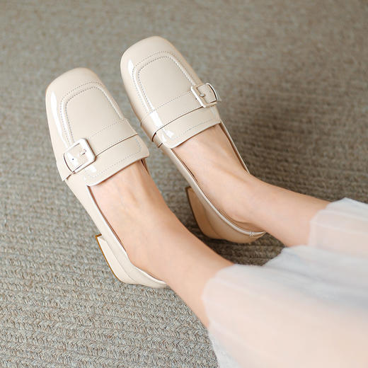 品质好货|Safiya/索菲娅2025法式优雅方头方扣漆皮低跟乐福鞋单鞋 SF32111875 商品图0