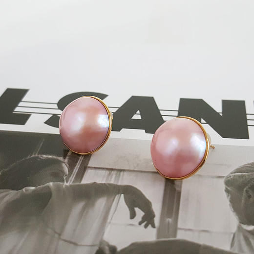 【天然正品】AU750黄金镶天然圆形马贝珠海水珍珠耳钉15.9*15.9*8.4MM（皆取最大值）女士现售价：980特价！110325NJM30 商品图4