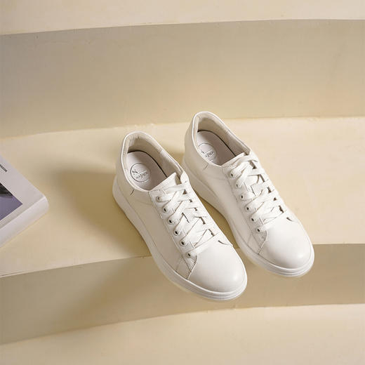 Safiya/索菲娅2025学院风百搭内增高小个子真皮平底休闲小白鞋SFD1112165 商品图1