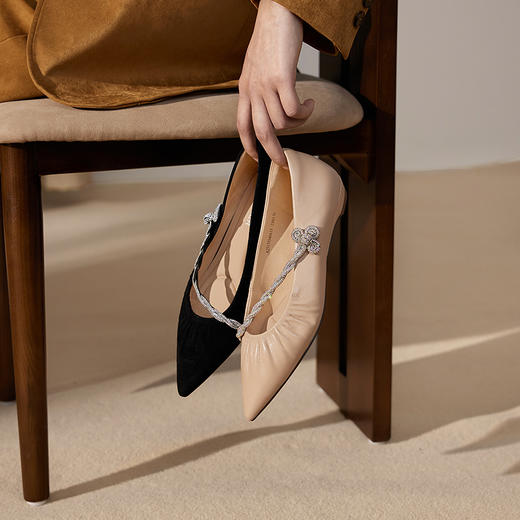 千百度CºBANNER2025新款羊皮低跟玛丽珍鞋A25179340 商品图0