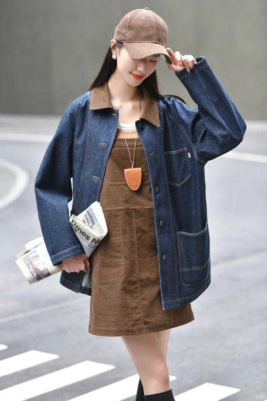 棉弹牛仔翻领外套 猎装灯芯绒拼接环保牛仔外套 意大利环保牛仔 撞色翻领 复古有腔调 复古铜扣点缀门襟 宽松廓形 包容多元身材 商品图4