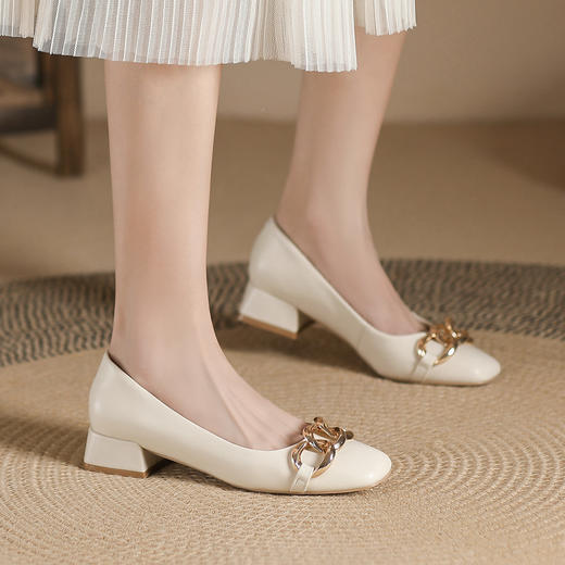 品质好货|Safiya/索菲娅2025春夏优雅通勤圆头锁链金属低跟浅口单鞋SF32115706 商品图6