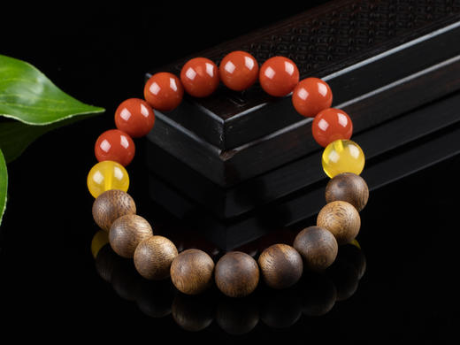 XY0126沉香南红蜜蜡手串 商品图4