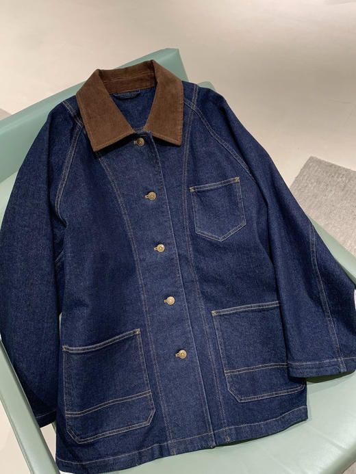 棉弹牛仔翻领外套 猎装灯芯绒拼接环保牛仔外套 意大利环保牛仔 撞色翻领 复古有腔调 复古铜扣点缀门襟 宽松廓形 包容多元身材 商品图11