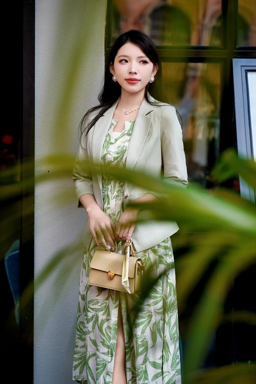  臣禾	【绿野仙踪裙】法式V领显瘦印花连衣裙	JZ251020275 商品图5