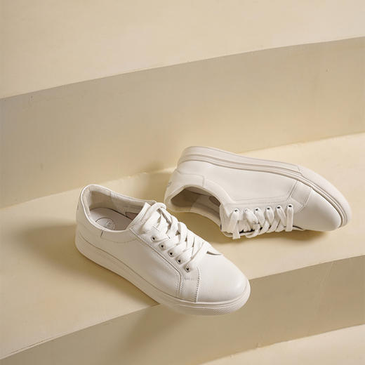 Safiya/索菲娅2025春夏轻便真皮圆头百搭休闲学院平底小白鞋 SFD1112166 商品图3