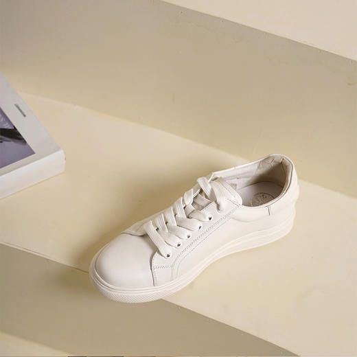 Safiya/索菲娅2025春夏轻便真皮圆头百搭休闲学院平底小白鞋 SFD1112166 商品图6