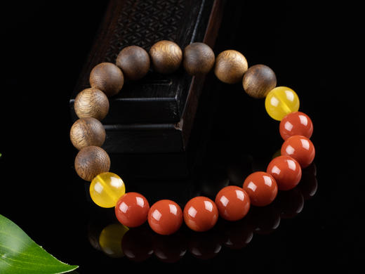 XY0126沉香南红蜜蜡手串 商品图2