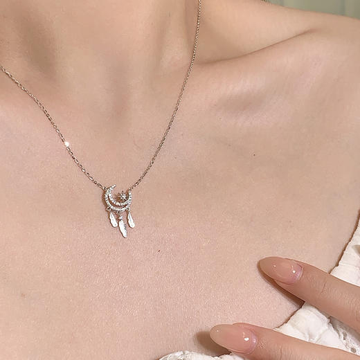 卡蒂罗/KADER 星月歌谣项链  月伴星辰幻梦心月轻奢时尚满钻镶嵌可调节拼接链 月半弯羽毛流苏风铃设计梦幻吊坠 商品图3