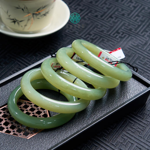 玉美人菲菲~和田玉手镯-（精选） 商品图1