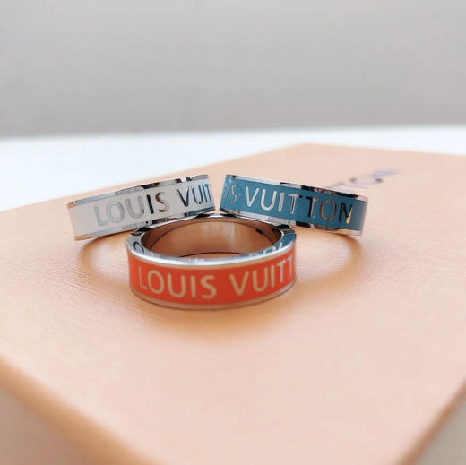 LV珐琅字母图案钢印情侣戒指怦然心动的遇见，肆意绽放的笑颜 商品图2
