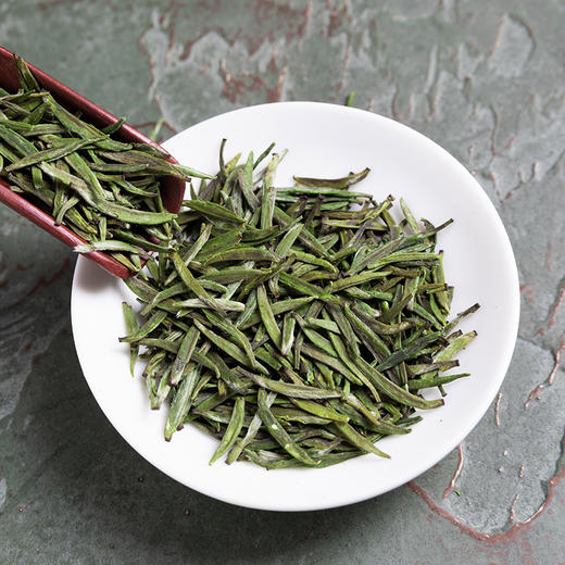 【2025新茶】远山眉明前汉中仙毫 新鲜采摘自天然有机茶园  礼盒包装 馈赠佳品 （赠送50克红茶罐装） 商品图1