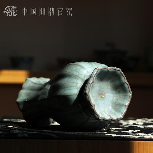 问鼎官窑铁胎金标如意瓶 商品图2