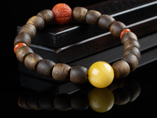 XY0129沉香老型珠蜜蜡南红回纹珠十八子手串 商品图4