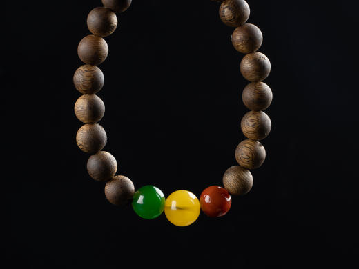 XY0139沉香+南红蜜蜡碧玉吉祥三宝手串 商品图5