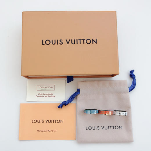 LV珐琅字母图案钢印情侣戒指怦然心动的遇见，肆意绽放的笑颜 商品图0