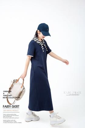 小圆领侧开叉连衣裙