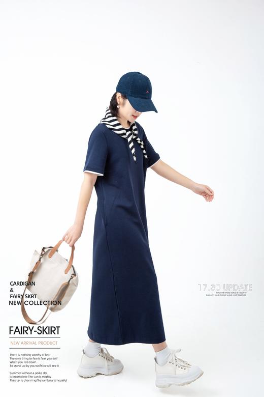 小圆领侧开叉连衣裙 商品图0