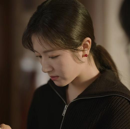 甄珠贝 李兰迪*款 纯天然红玛瑙耳钉 8mm 925银针 商品图1