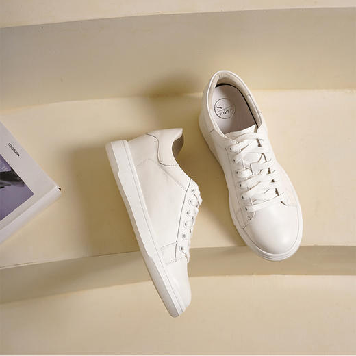 Safiya/索菲娅2025学院风百搭内增高小个子真皮平底休闲小白鞋SFD1112165 商品图2