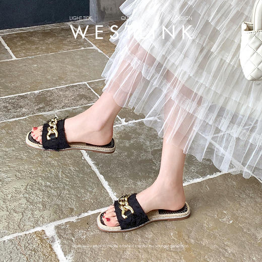 西遇超火外穿凉拖鞋女新款夏季百搭高级感法式草编平底一字拖V0056563 商品图3