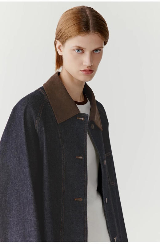 棉弹牛仔翻领外套 猎装灯芯绒拼接环保牛仔外套 意大利环保牛仔 撞色翻领 复古有腔调 复古铜扣点缀门襟 宽松廓形 包容多元身材 商品图1