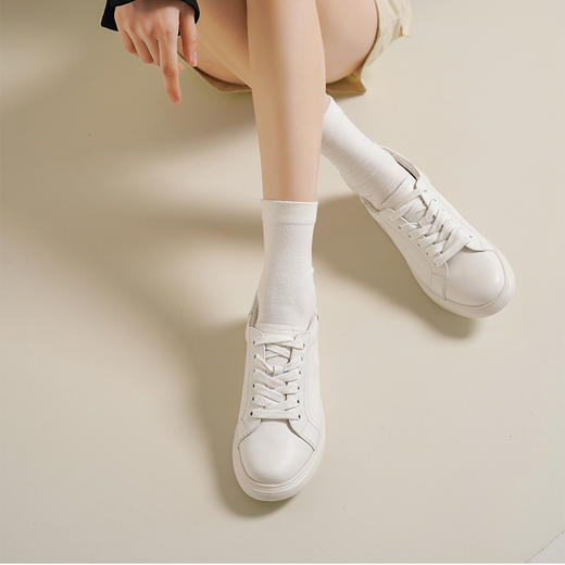 Safiya/索菲娅2025春夏轻便真皮圆头百搭休闲学院平底小白鞋 SFD1112166 商品图0