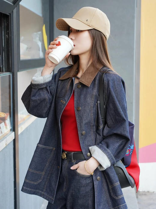 棉弹牛仔翻领外套 猎装灯芯绒拼接环保牛仔外套 意大利环保牛仔 撞色翻领 复古有腔调 复古铜扣点缀门襟 宽松廓形 包容多元身材 商品图8