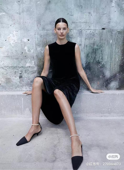 Toteme，黑色背心丝绒连衣裙。 自己备注号码 商品图1