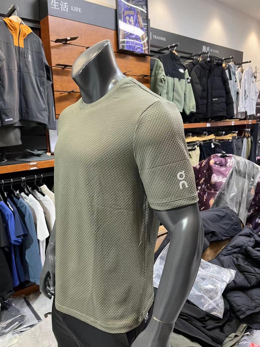 原单正品昂跑最新款夏季冰丝速干竹节网眼三色短袖T恤
高弹力 轻盈柔软更亲肤
颜色：灰色 黑色 橄榄绿
尺码：M L XL XXL 商品图3