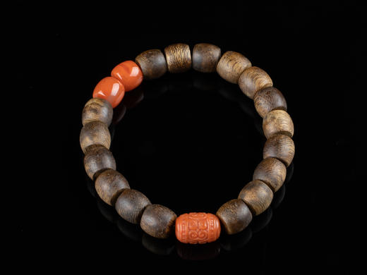 XY0134沉香老型珠南红回纹珠手串 商品图0