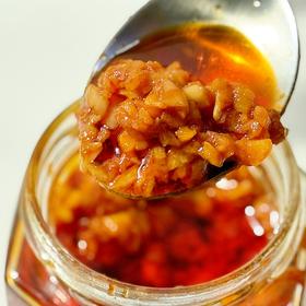 【蒜蓉油】蒜粒含量超70%，蒜香浓郁，蒜粒酥软爆香，蒜油香而不辣，双重口感让人欲罢不能！