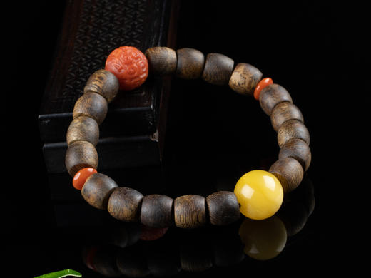 XY0129沉香老型珠蜜蜡南红回纹珠十八子手串 商品图2