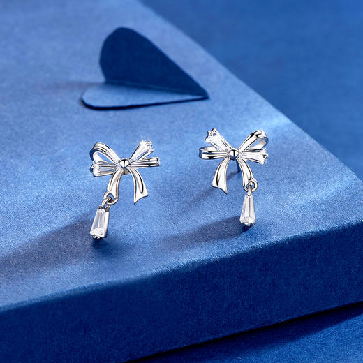 卡蒂罗/KADER 水滴蝴蝶结耳钉 灵动结系列 在逃公主丝带结设计甜美可爱纯银耳饰 满钻镶嵌流苏灵动吸睛养耳洞配饰 商品图4