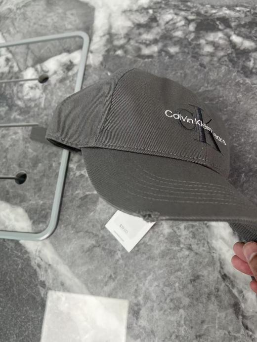 瑕疵Calvin Klein Jeans/CK 男女款可调节纯棉刺绣标遮阳鸭舌帽帽子 商品图3
