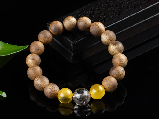 XY0127沉香蜜蜡水晶手串 商品图1