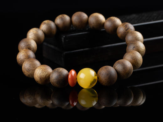 XY0124沉香蜜蜡南红小隔片手串 商品图5