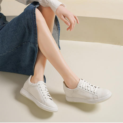 Safiya/索菲娅2025学院风百搭内增高小个子真皮平底休闲小白鞋SFD1112165 商品图4