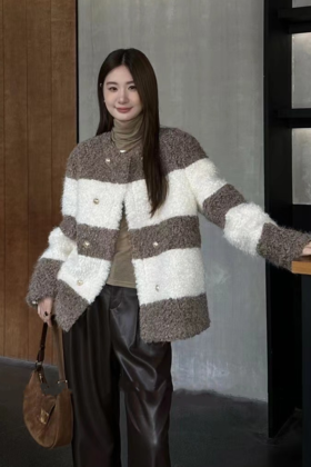 LNNNS 咖色圆领小香风毛绒外套 19879