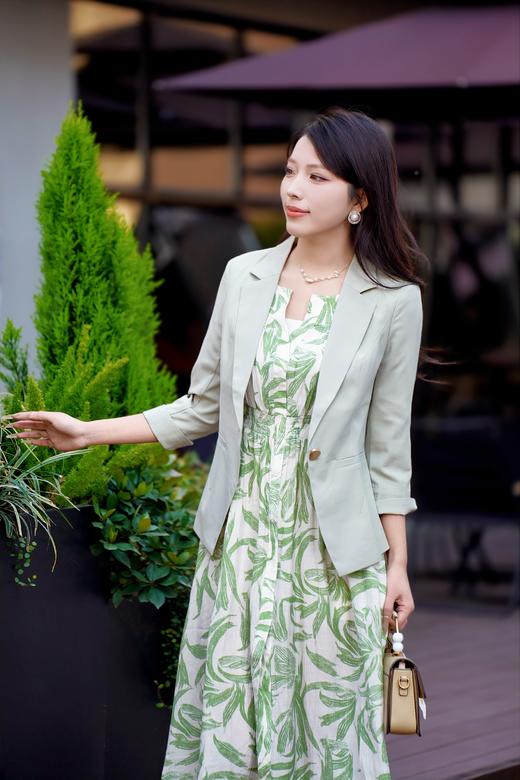  臣禾	【绿野仙踪裙】法式V领显瘦印花连衣裙	JZ251020275 商品图4