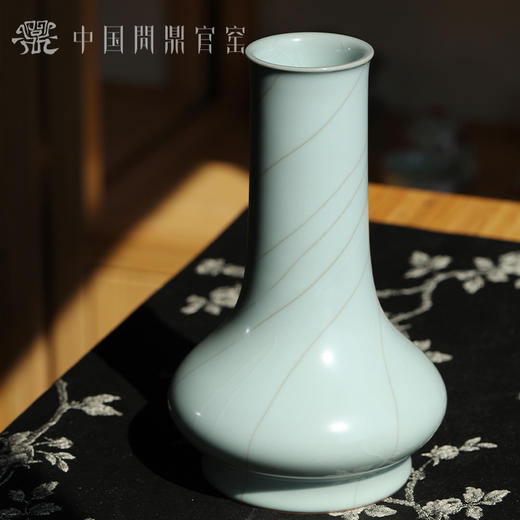 问鼎官窑宋青长颈瓶 商品图3