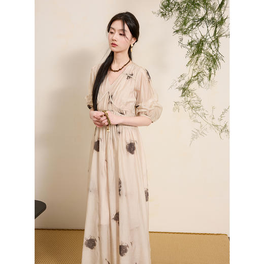 三彩【春水煎茶】2025夏季新款新中式连衣裙V领高腰A字裙长裙C 商品图2